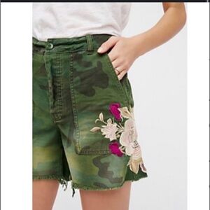 NWT FREE PEOPLE CAMO EMBROIDERED SHORTS